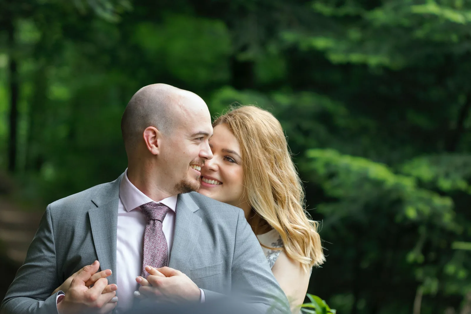 A poorly-timed wedding photograph